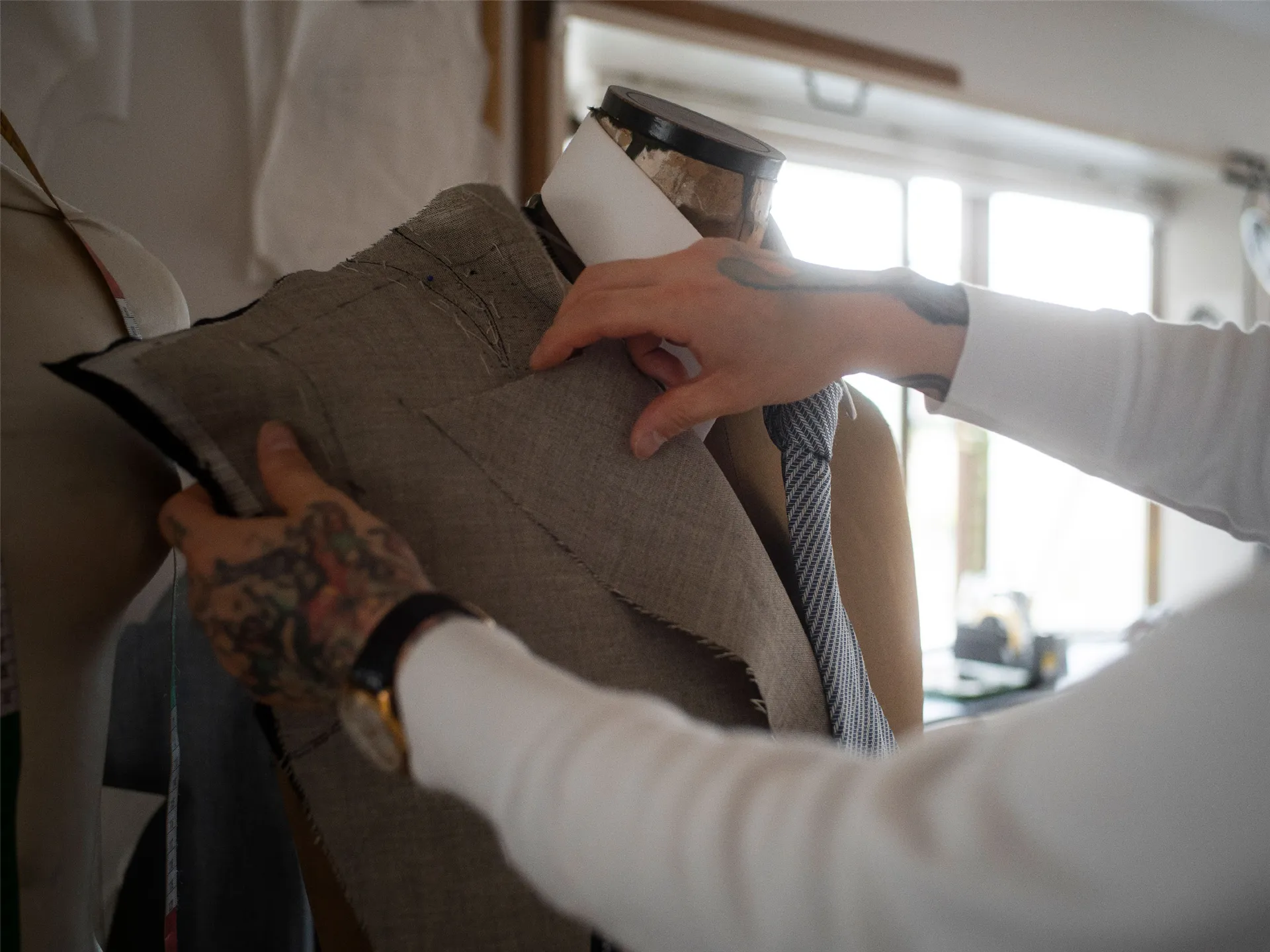 Ceket Tela Yapıştırma: Profesyonel Giysilerinze Değer Katar